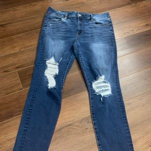 AE Distressed Hi-Rise Jegging